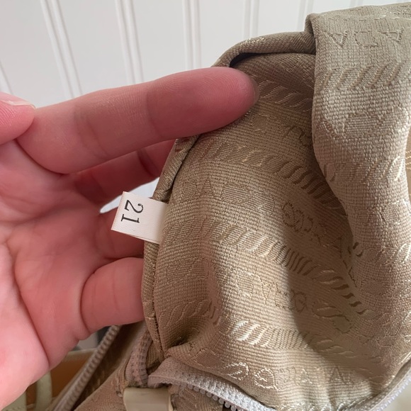 Prada Hobo bag😘 - Picture 14 of 14